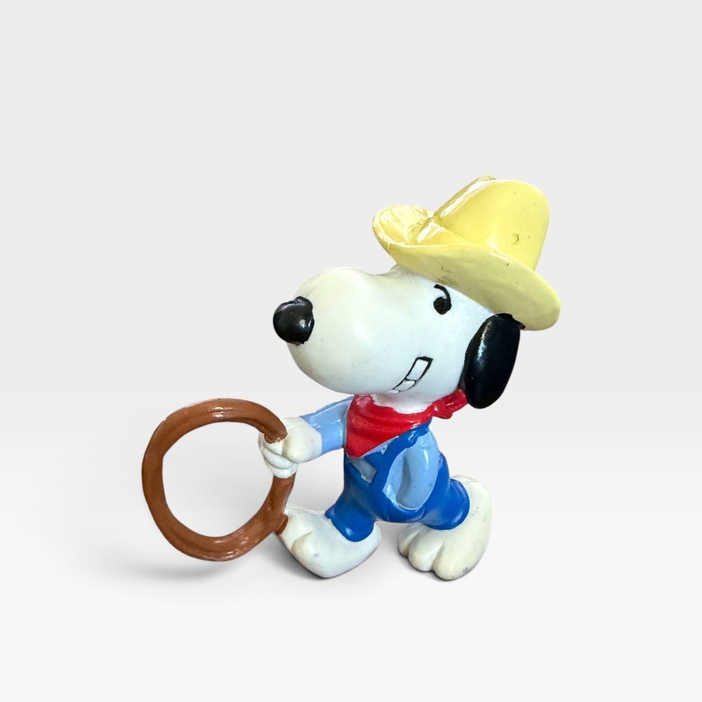 Vintage Peanuts Snoopy Cowboy Lasso PVC Figure 1958 66 United Feature 2.5"